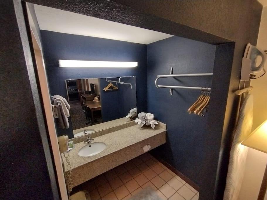 Hotel 2 Queen Beds Hotel Room 226 Booking Stillwater Buitenkant foto